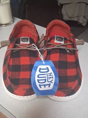 BNWT WOMENS HEY DUDE WENDY Buffalo Plaid Slip-On Sneakers in Red/Black SIZE 7